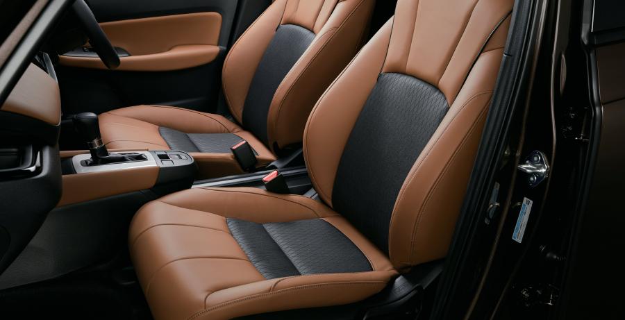 Интерьер Honda Fit e:HEV Luxe 2020 года  (JP) (фото 4 из 23)
